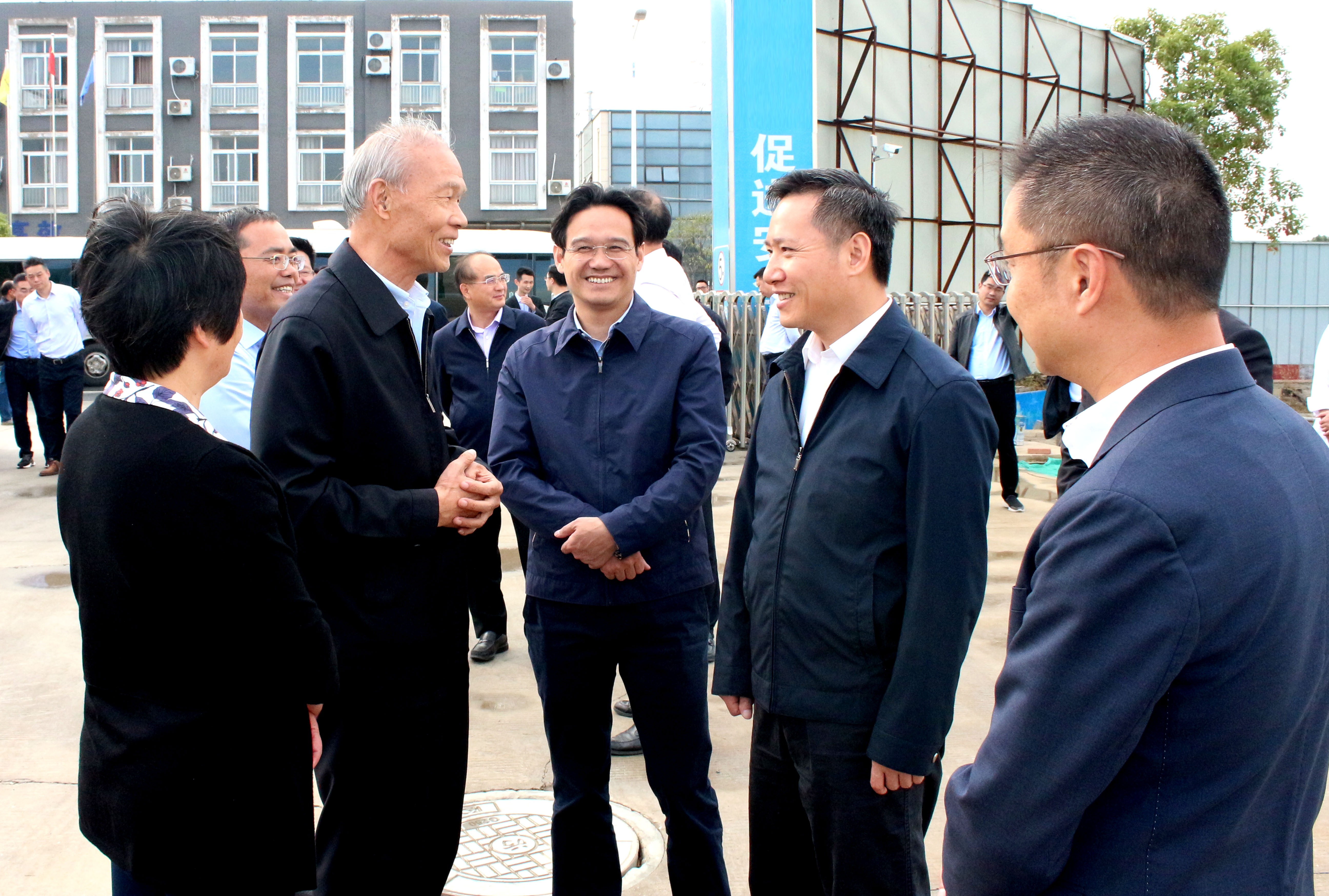 溧阳市四套班子向导一行来尊龙凯时电缆新厂区督查